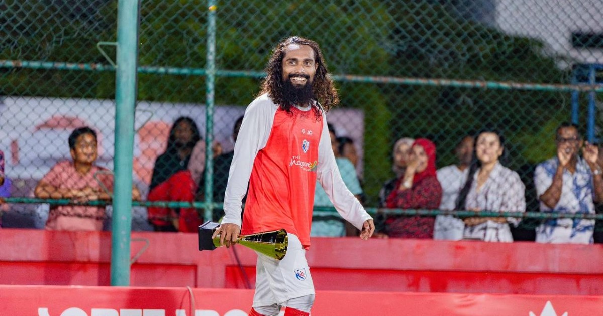 Azzam: footboalhaige trophy cabinet furihama kurumah Golden Futsal Challenge ah haassakameh!